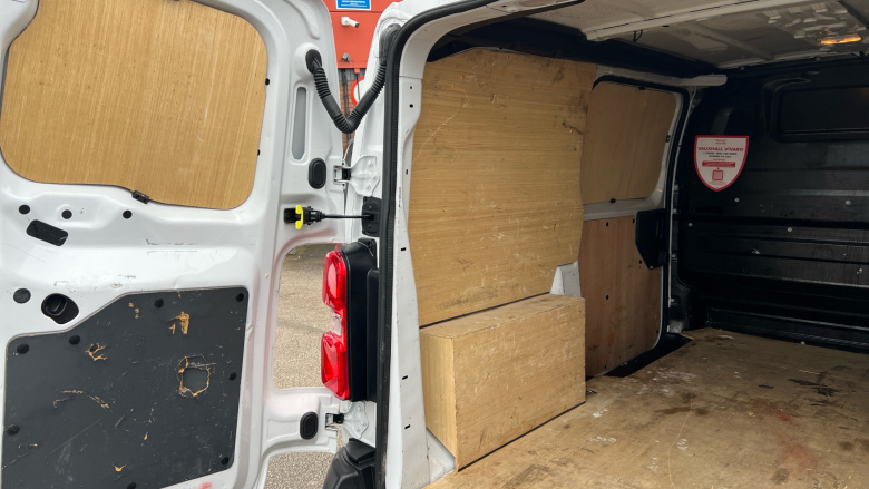 Vauxhall Vivaro L1 Diesel 2900 1.5d 100PS Dynamic H1 Van